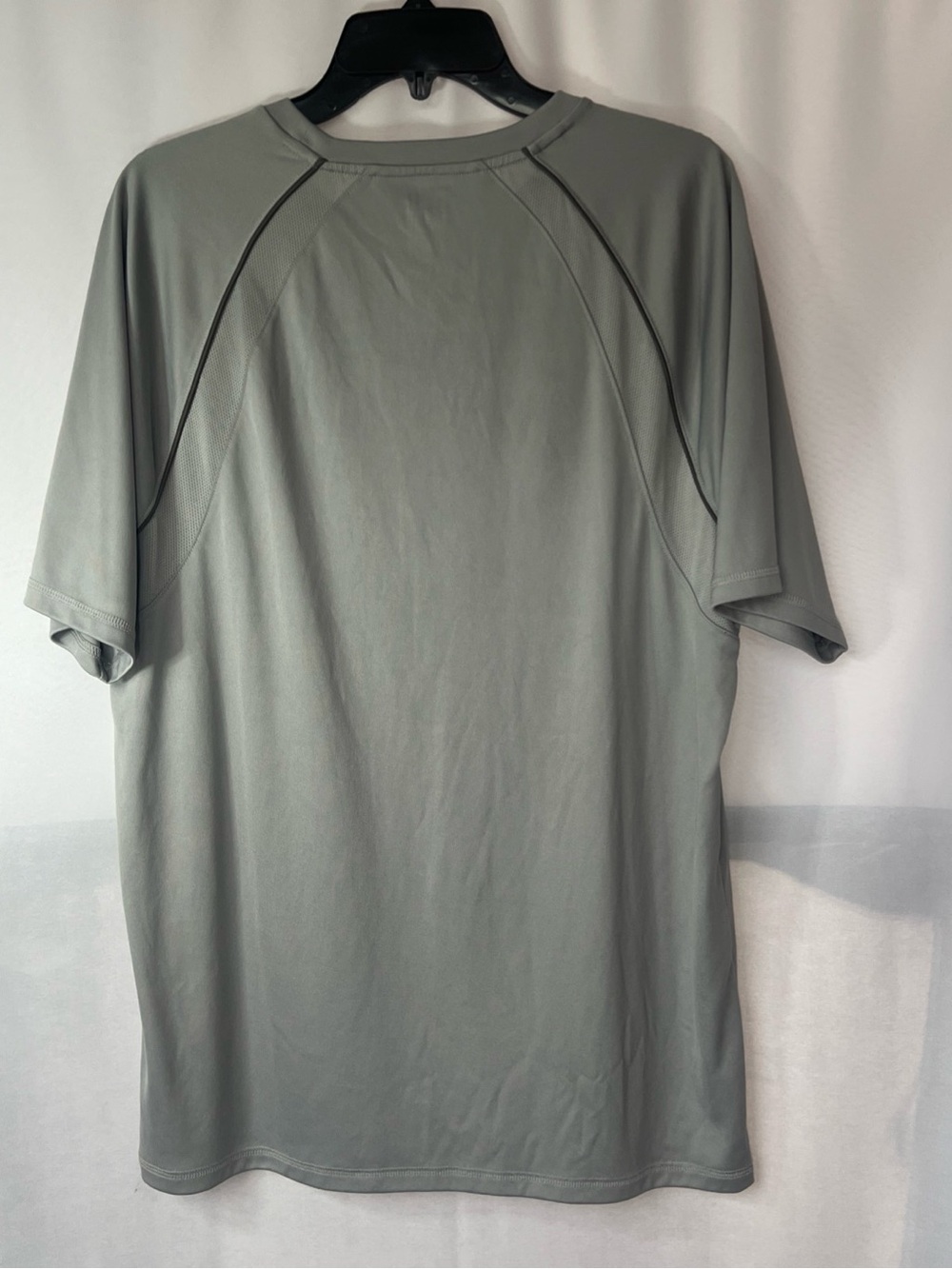 Old Navy Men's Short Sleeve Performance Tee in Sage Green